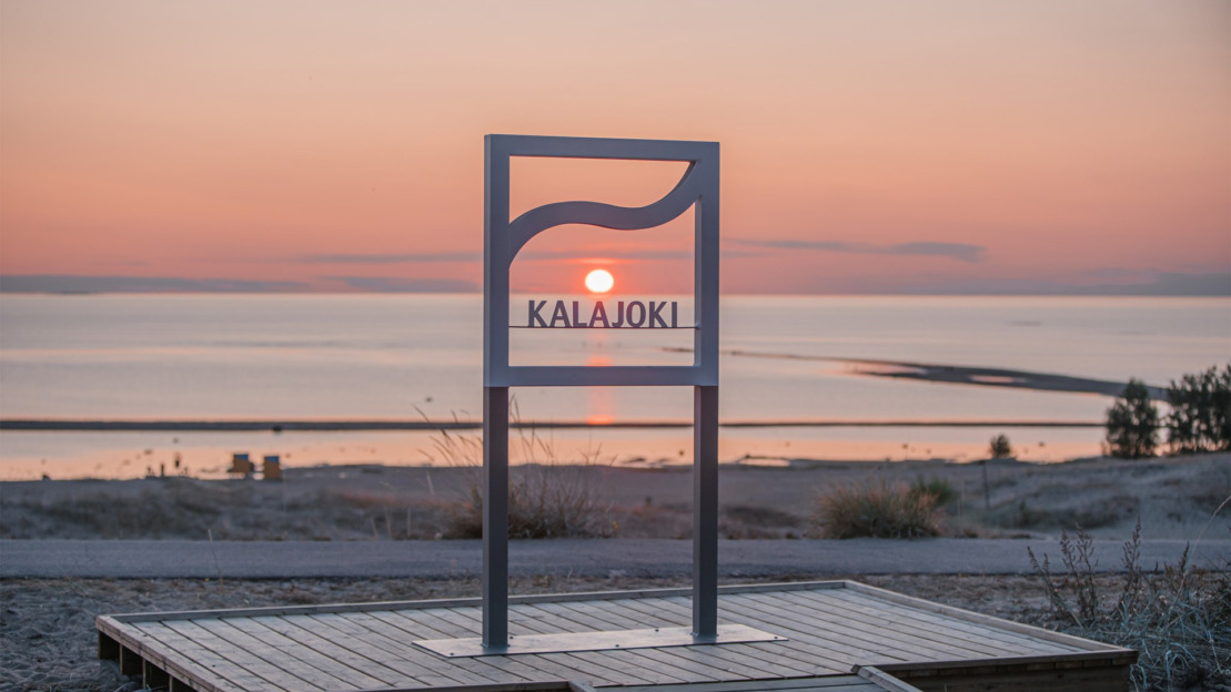 Visit Kalajoki, selfiepaikka hiekkasärkillä.